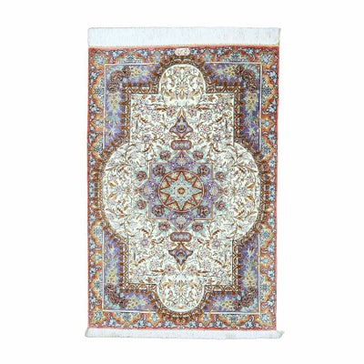 ペルシャ絨毯クム産<br>ベヒィ工房<br>絹100％　60×90cm<br>商品番号73059
