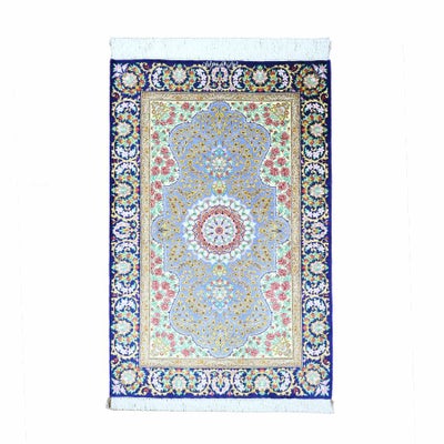 ペルシャ絨毯クム産<br>サラヤン工房<br>絹100%　60×91cm<br>商品番号 76453