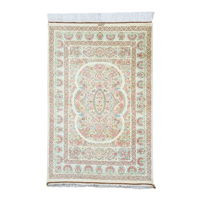 ペルシャ絨毯 クム産<br>モハンマディ工房<br>絹100% 77×115cm<br>商品番号77340