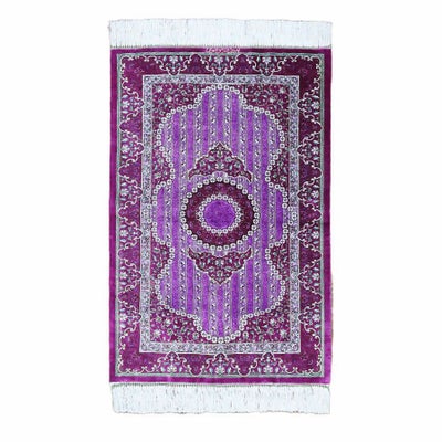 ペルシャ絨毯<br>クム産ムサビ工房<br>絹100％　60x90㎝<br>商品番号85550