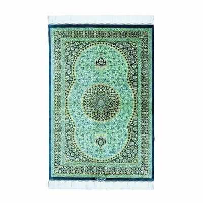 ペルシャ絨毯 クム産<br>ムサビ工房<br>絹100％　77x116cm<br>商品番号86153