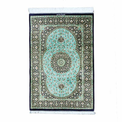 ペルシャ絨毯クム産<br>ムサビ工房<br>絹100% 87x117cm<br>商品番号88434