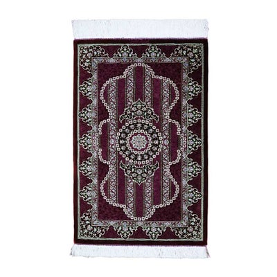 ペルシャ絨毯 クム産<br>ムサビ工房<br>絹100％　59×92ｃｍ<br>商品番号88448