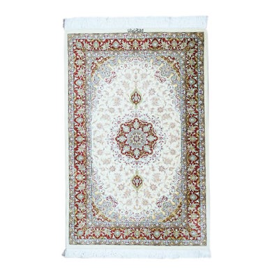 ペルシャ絨毯クム産<br>アハマディ工房<br>絹100% 80×124cm<br>商品番号88493
