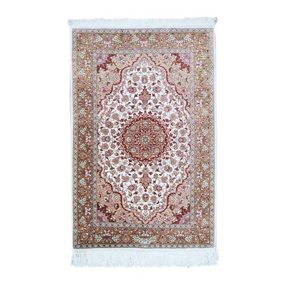 ペルシャ絨毯クム産<br>レザイ工房<br>絹100％　60×93cm<br>商品番号88709