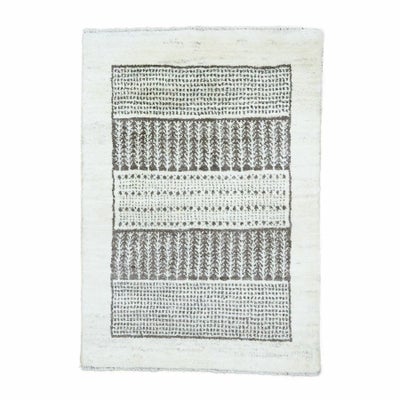 ペルシャ絨毯<br>シラーズ産ギャッベ<br>毛100％ 82×119cm<br>商品番号 89865