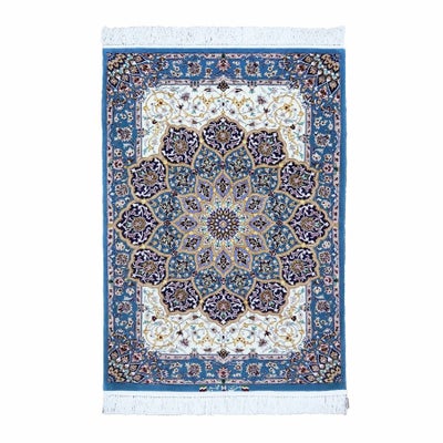 ペルシャ絨毯<br>イスファハン産<br>ラフィーイ工房<br>毛＆絹 82×117cm<br>商品番号90130