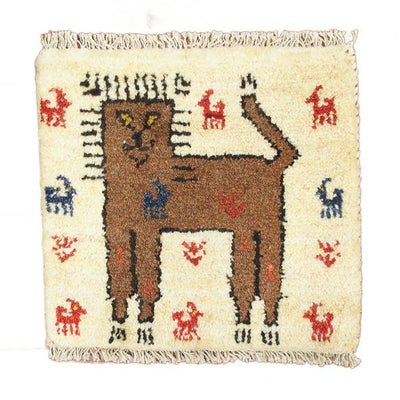 ペルシャ絨毯  手織り<br> ギャッベ  シラーズ産<br>毛100％　42×40ｃm<br>商品番号89778(ライオン)