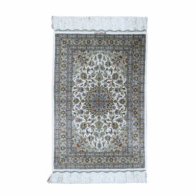 ペルシャ絨毯カシャーン産<br>ネギン工房<br>絹100%　61×89cm<br>商品番号90116
