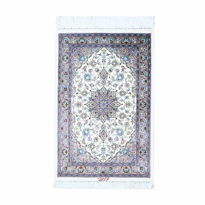 ペルシャ絨毯クム産<br>ムサヴィ工房<br>絹100％　59×90cm<br>商品番号90115