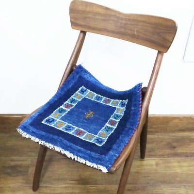 ペルシャ絨毯  手織り<br> ギャッベ  シラーズ産<br>毛100％　40×41cm<br>商品番号90053
