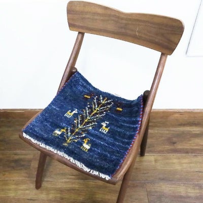 ペルシャ絨毯  手織り<br> ギャッベ  シラーズ産<br>毛100％　40×37cm<br>商品番号90425