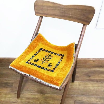 ペルシャ絨毯  手織り<br> ギャッベ  シラーズ産<br>毛100％　42×40cm<br>商品番号90430