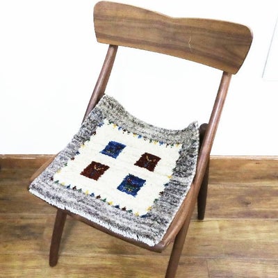 ギャッベ　シラーズ産　<br> 40×40cm　グレージュ　<br>No.90437