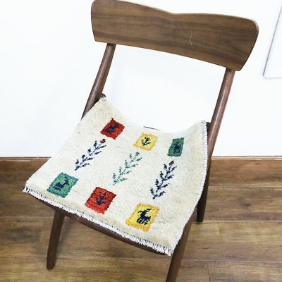 ペルシャ絨毯  手織り<br> ギャッベ  シラーズ産<br>毛100％　43×38cm<br>商品番号90442