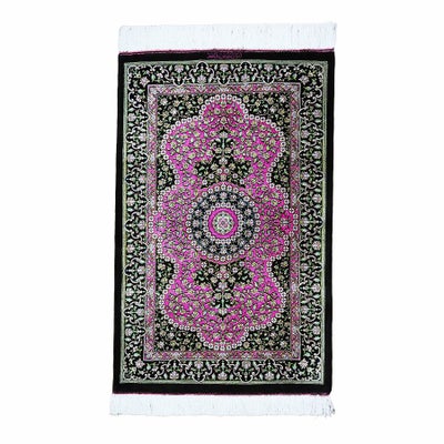 ペルシャ絨毯クム産<br>ハミッド工房<br>絹100％　61×95cm<br>商品番号90953