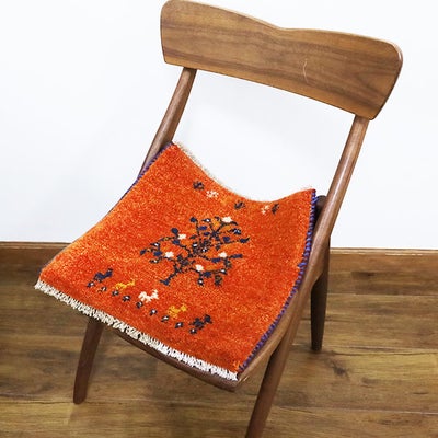ペルシャ絨毯  手織り<br> ギャッベ  シラーズ産<br>毛100％　41×39cm<br>商品番号91084
