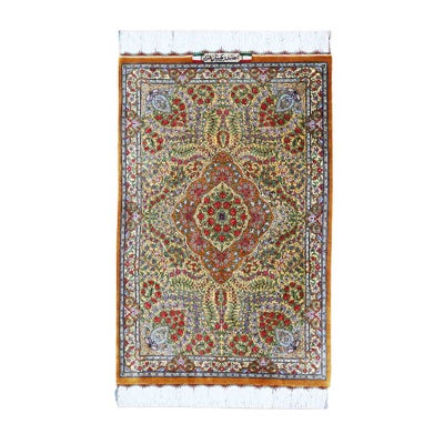 ペルシャ絨毯クム産<br>ラジャビアン・ファルド工房<br>絹100％　61×94cm<br>商品番号91491