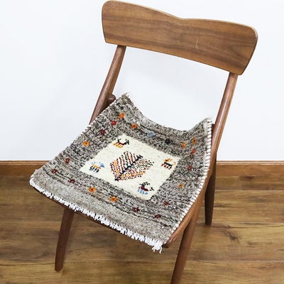 ペルシャ絨毯 ギャッベ　<br>座布団　43×41cm　<br>No.91592　グレージュ