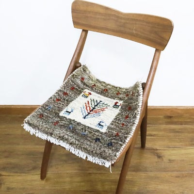 ペルシャ絨毯 ギャッベ　<br>座布団　42×41cm　<br>No.91593　グレージュ